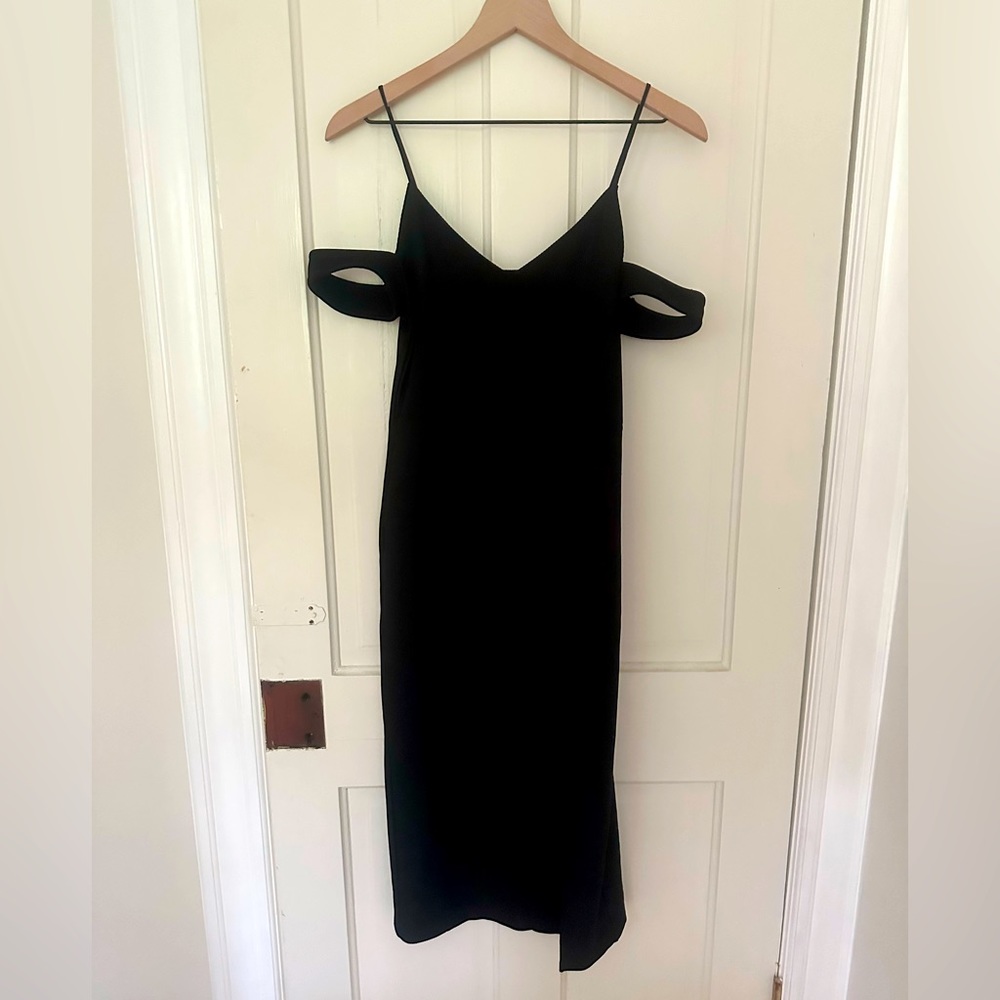 Worn twice, perfect cocktail dress or for a date night!